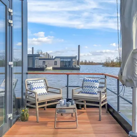 2 Bedroom Lovely Ship In Ohe & Laak Tekne Ohé en Laak