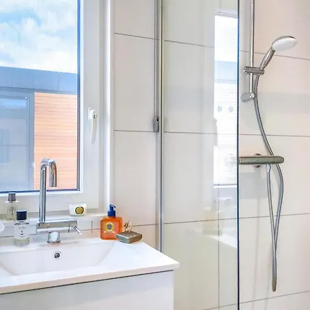 2 Bedroom Lovely Ship In Ohe & Laak Botel